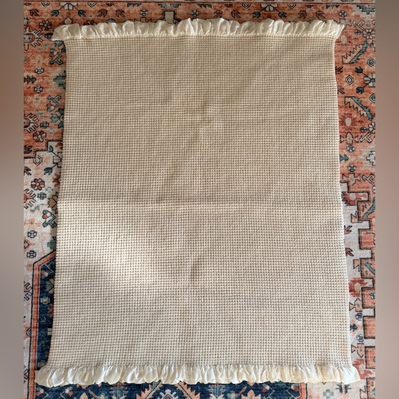 Faribo Pure 100% Wool Waffle Knit Baby Blanket Silk/Satin Ruffle Hem Size 38x49 - Picture 6 of 8